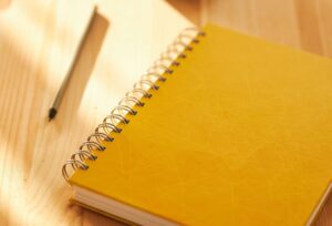 黄色いノート　ペン